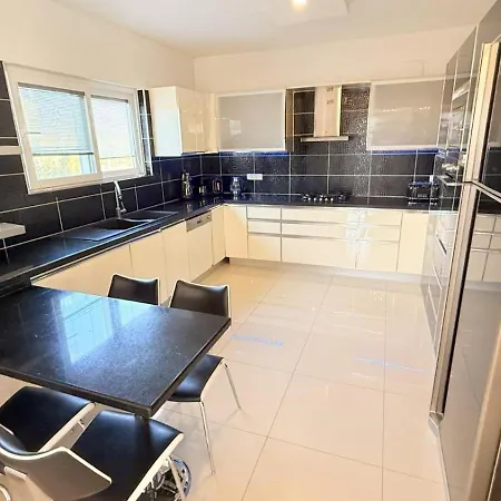 Stunning Ahmet In Willa *