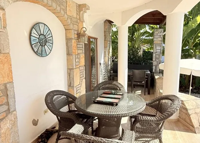 Stunning Ahmet In ダルヤン