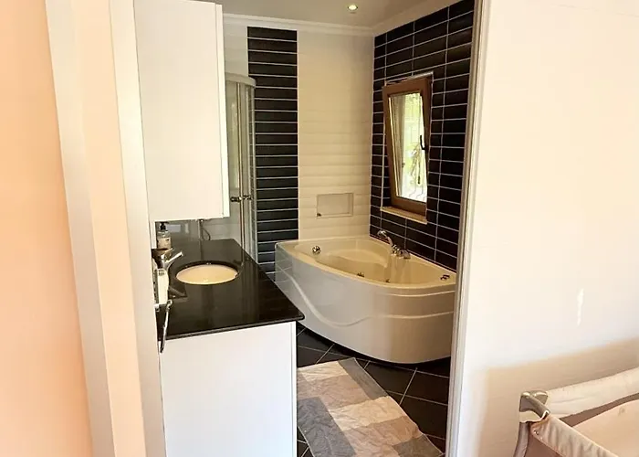 Stunning Ahmet In ダルヤン